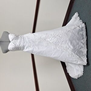 Davids Bridal Strapless, Sweetheart Beaded Lace-up Bodice, Wedding Dress Size 6